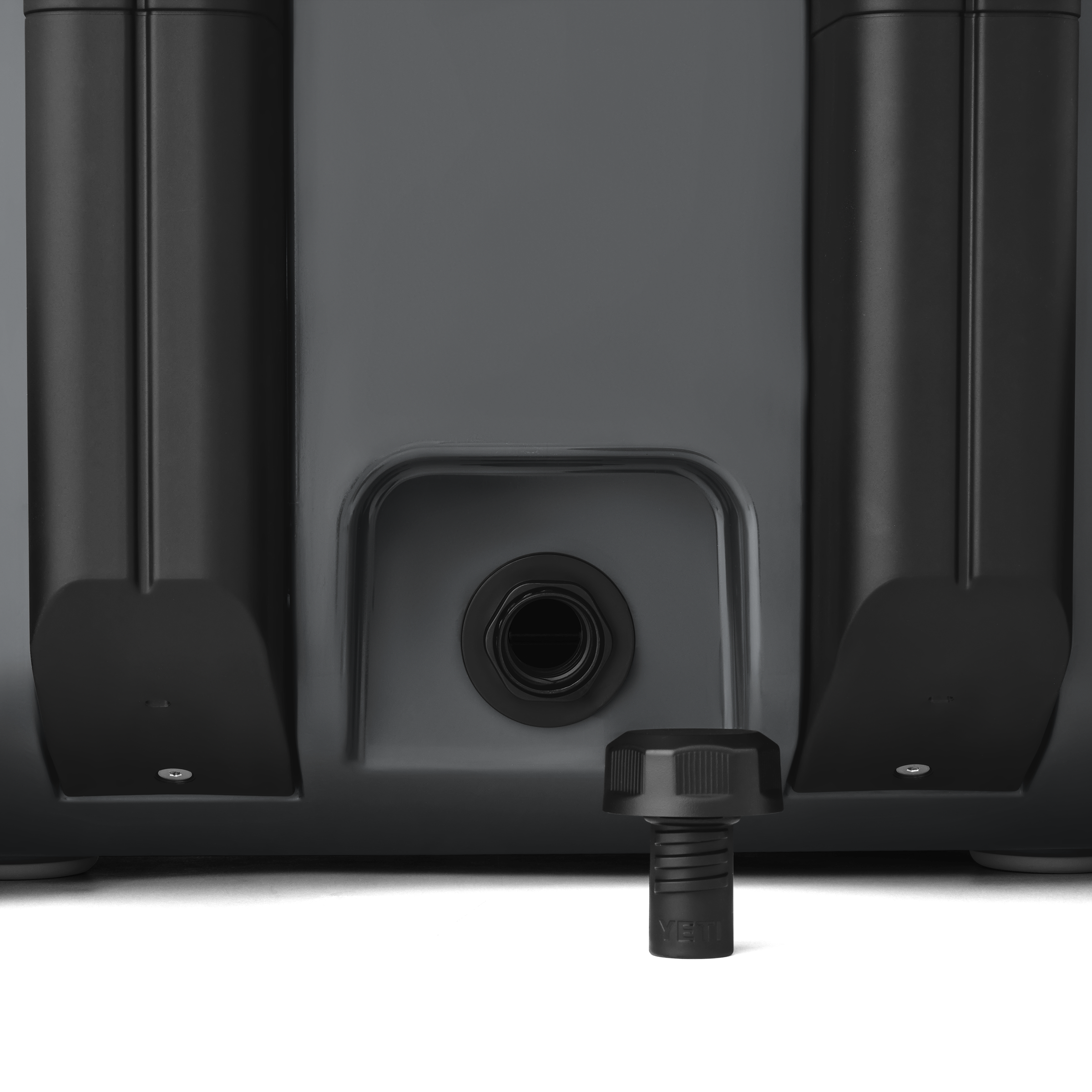 Roadie® 32 Wheeled Cool Box - Image 9