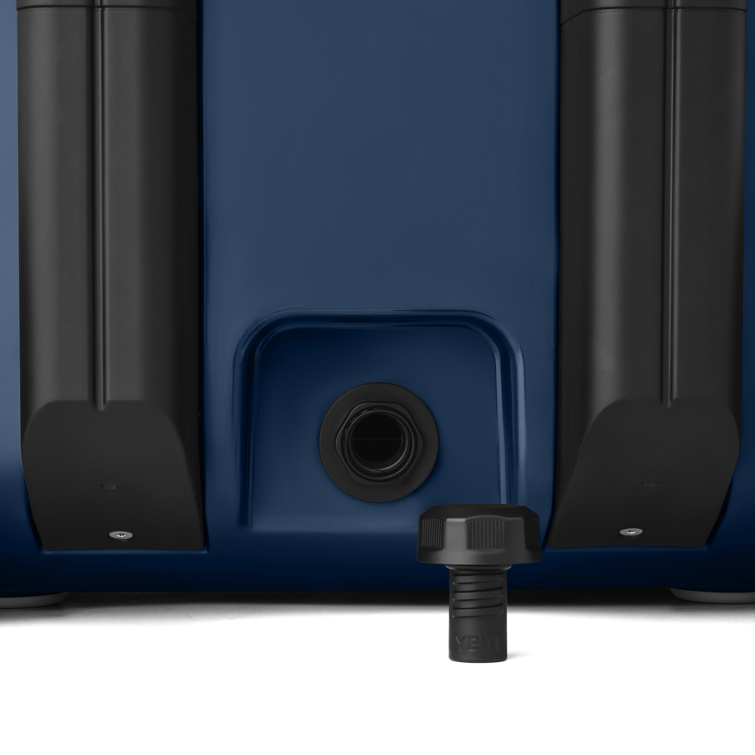 Roadie® 32 Wheeled Cool Box - Image 9